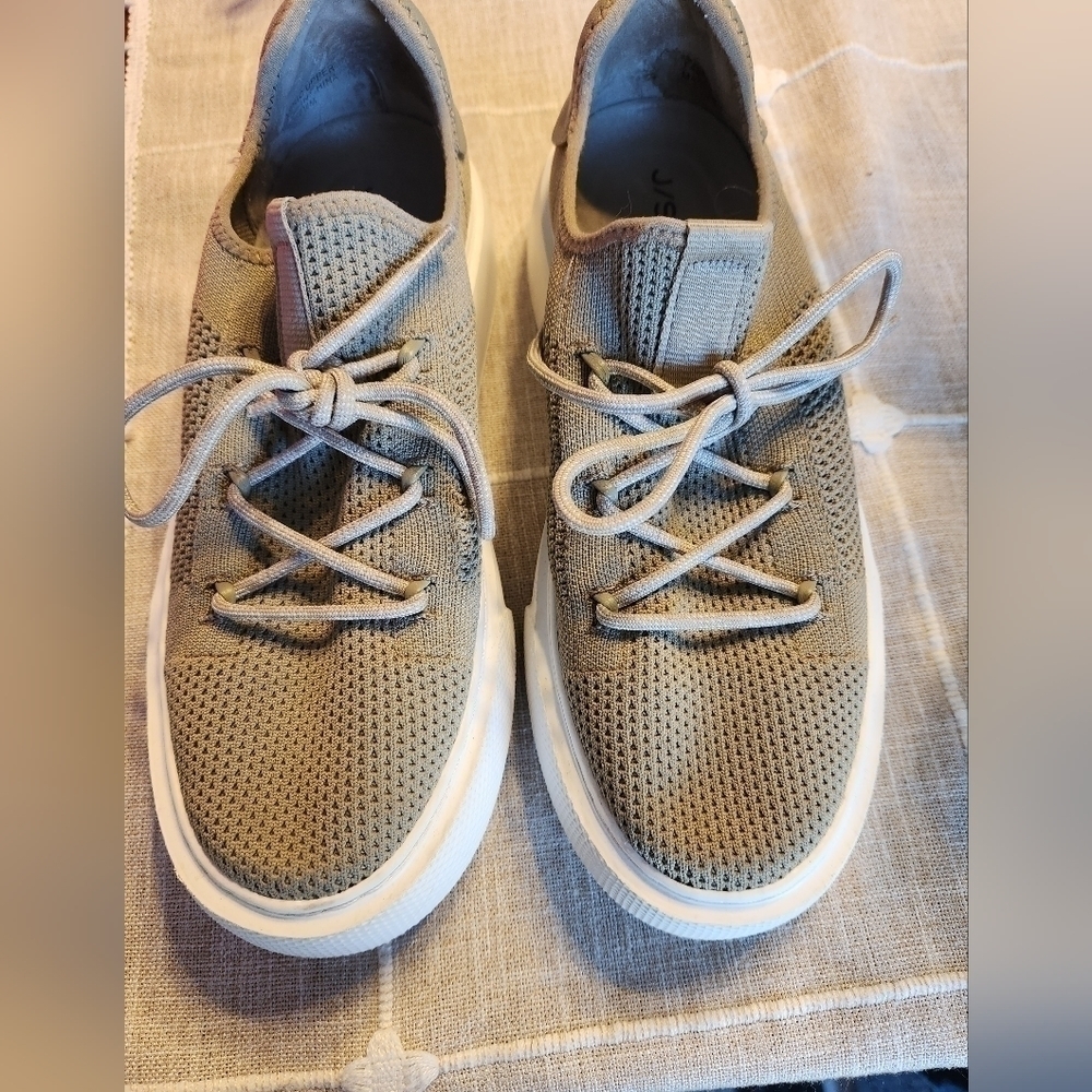 J Slides Damien Khaki womens knit sneaker sz 7.5 Beige stretchy in GUC see pics